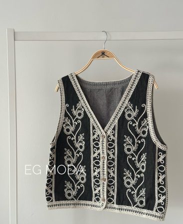 CHALECO JEANS BORDADO NEGRO