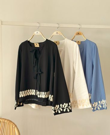 BLUSA C/lazos y bordado