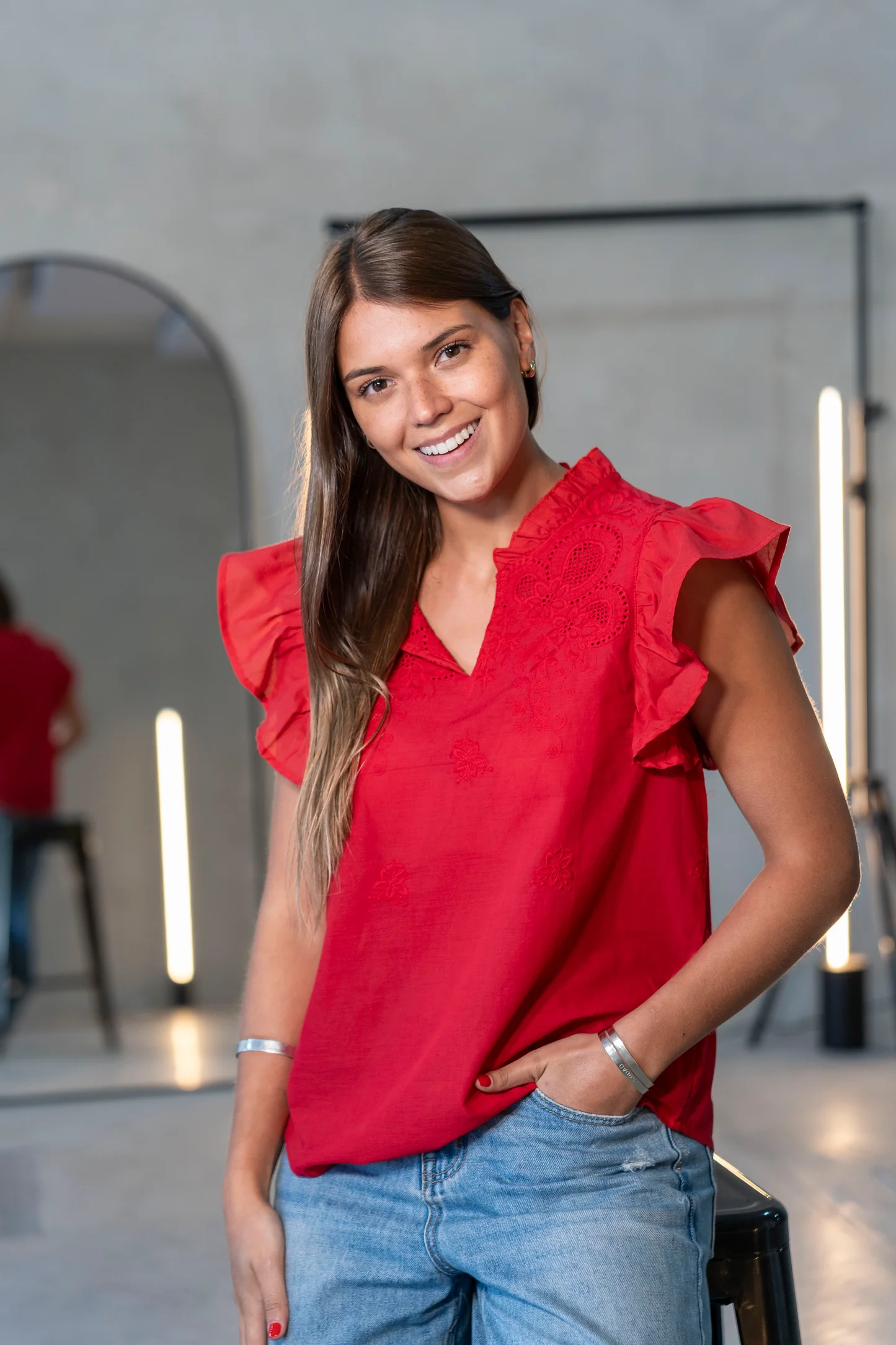 MUSCULOSA BORDADA C/volado roja