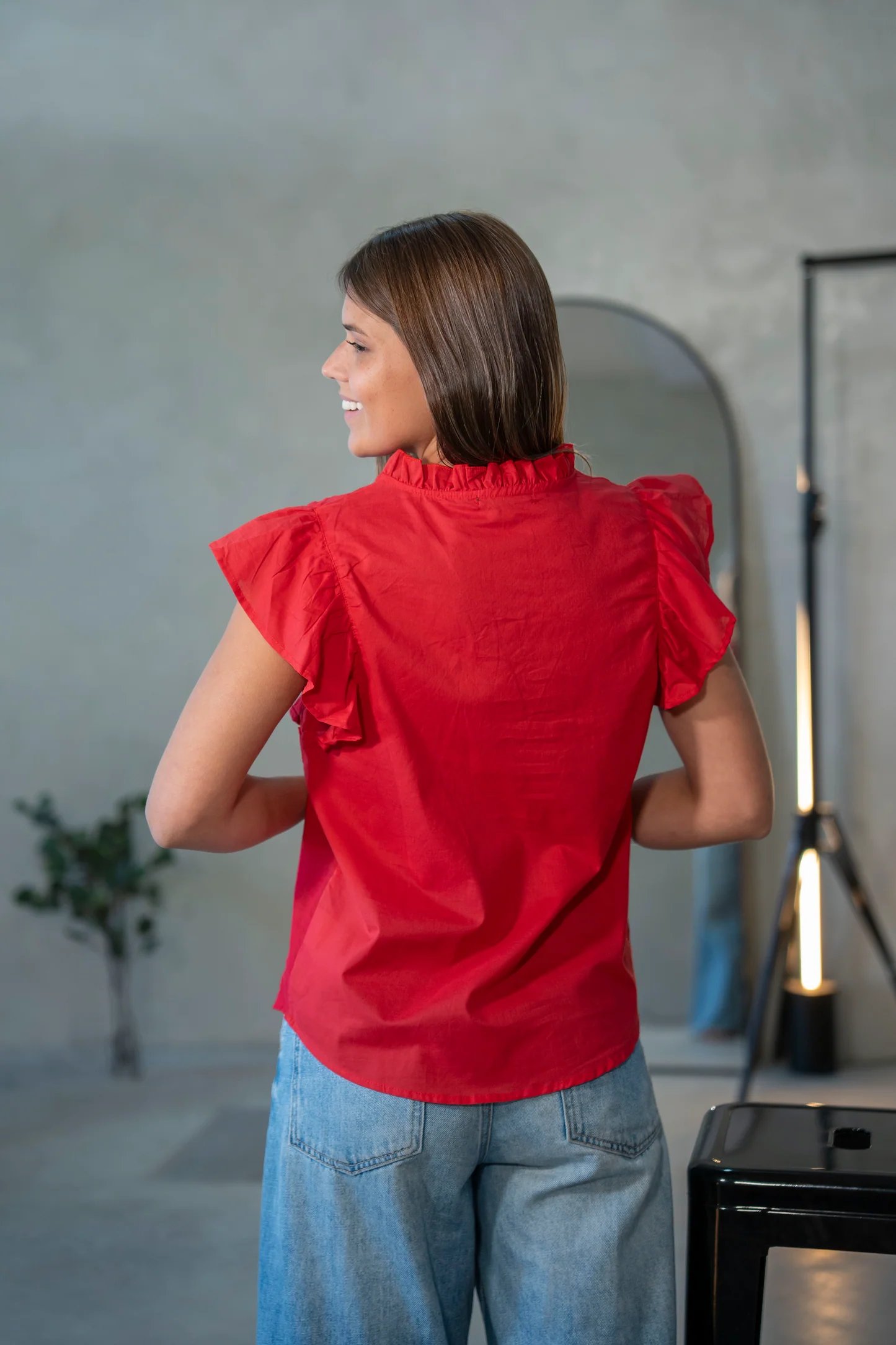 MUSCULOSA BORDADA C/volado roja