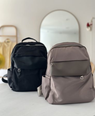 MOCHILA IMPERMEABLE C/simil cuero