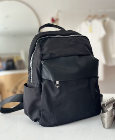 MOCHILA IMPERMEABLE C/simil cuero