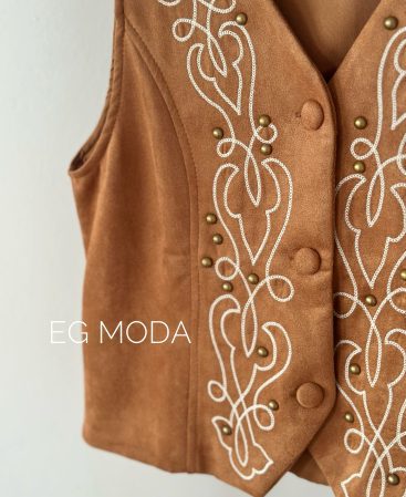 CHALECO BORDADO C/Botones