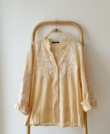 BLUSA BORDADA beige