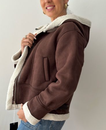 CAMPERA GAMULAN c/capucha