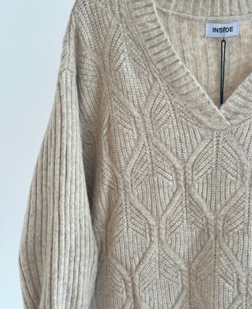 BUZO ESCOTE V beige