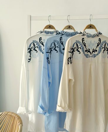 CAMISA C/BORDADO EN ESPALDA
