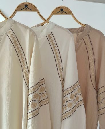 BLUSA SIMIL LINO BORDADA