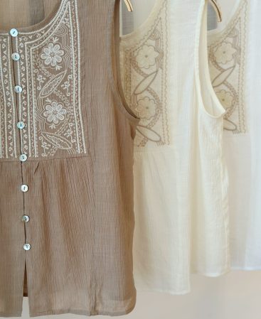 MUSCULOSA CON BORDADO